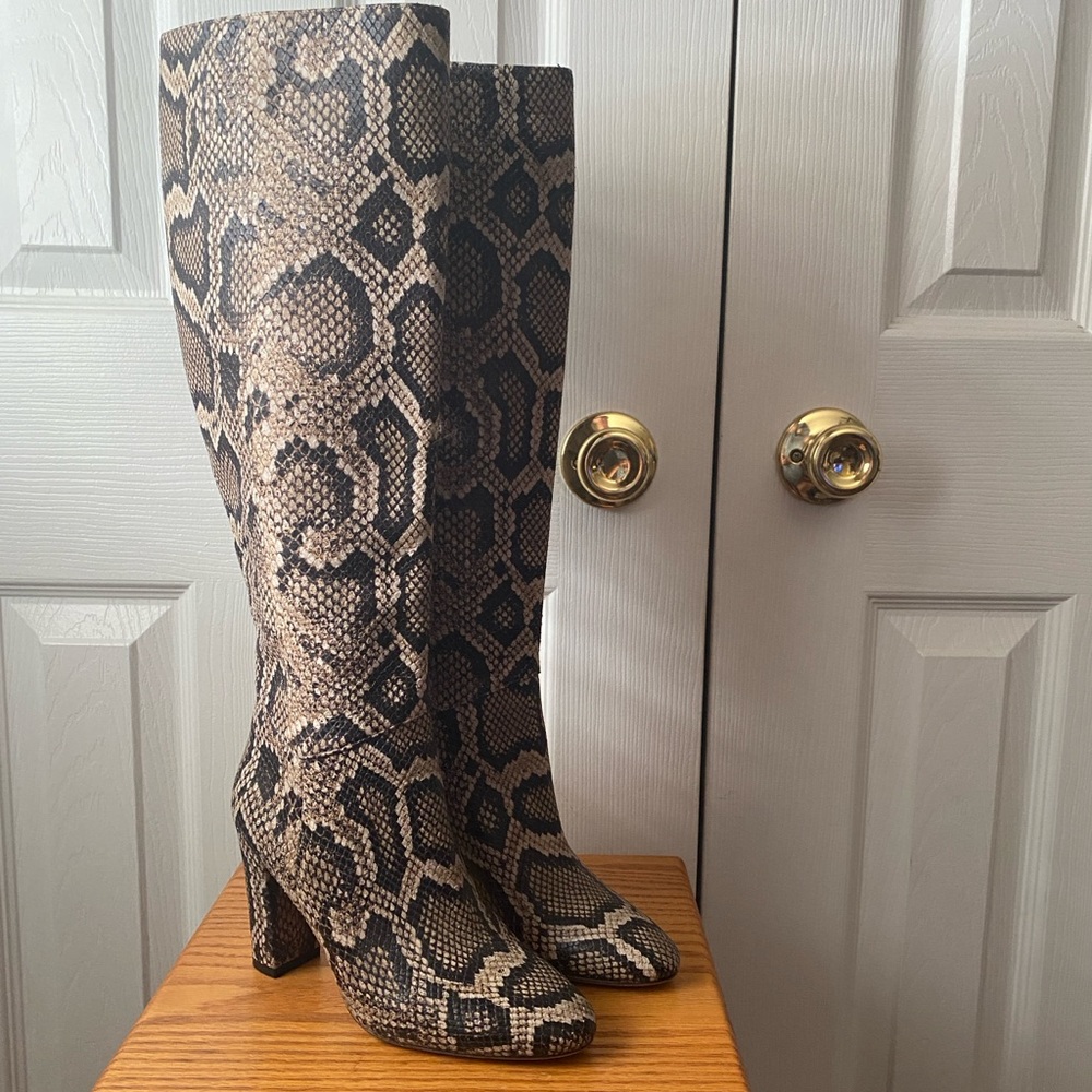 vince. Italy Vita Pewter Snakeskin Print Leather Knee High Heel Zip Boots 5.5